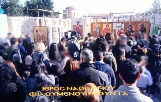 Συνωστισμός πιστών σε εκκλησία της Κύπρου