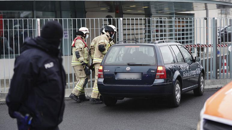 Βερολίνο: Αρνητής της πανδημίας επιχείρησε να εισβάλλει με αυτοκίνητο στην Καγκελαρία