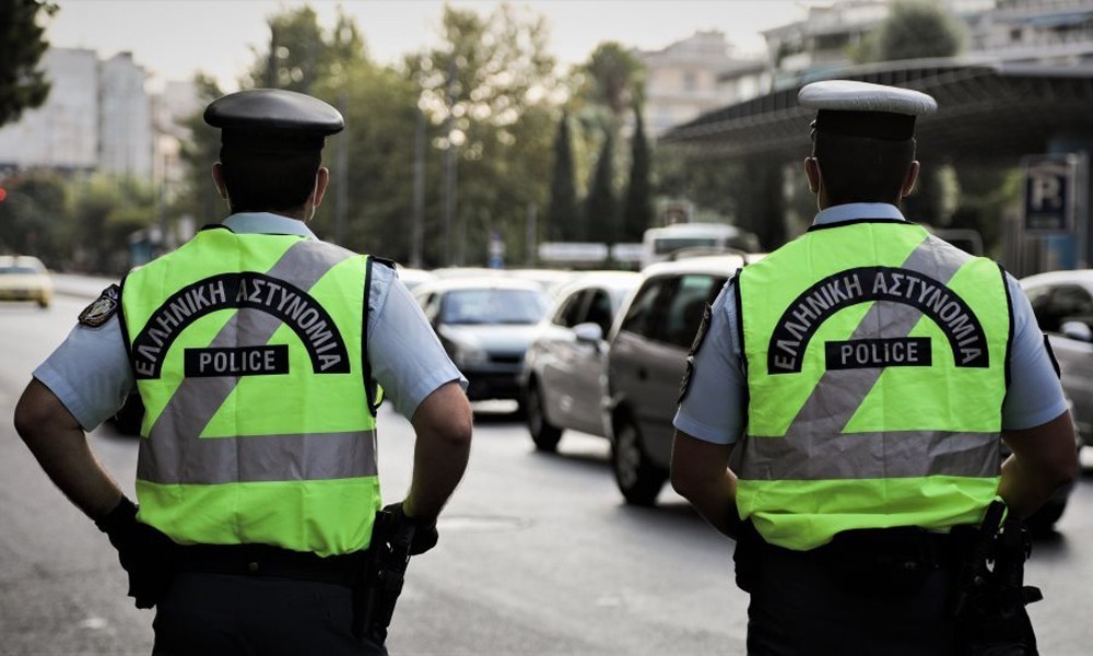 Μάσκα στο αυτοκίνητο: Πότε «πέφτει» το 300άρι