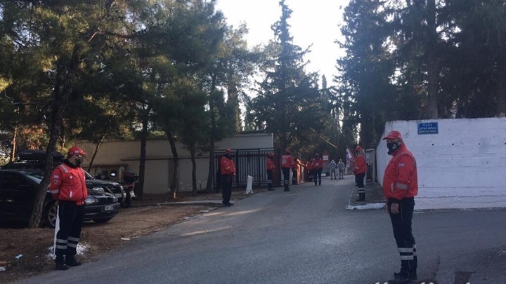 Θεσσαλονίκη: «Ράγισαν» καρδιές στο τελευταίο αντίο στον Σάκη Σωτηράκη - ΒΙΝΤΕΟ