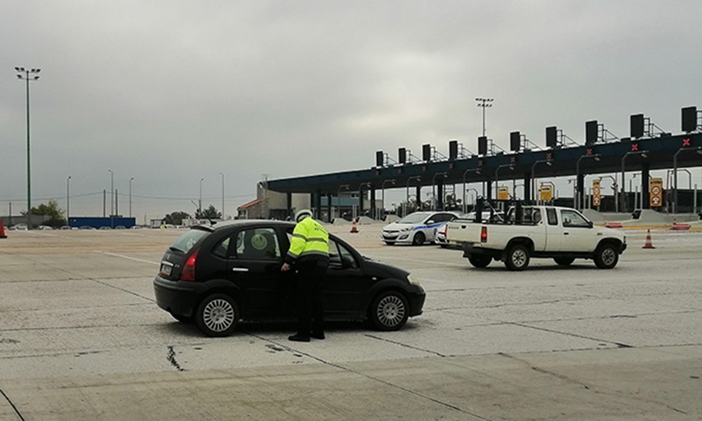 Lockdown: Απόλυτη πειθαρχία στα διόδια των Εθνικών Οδών