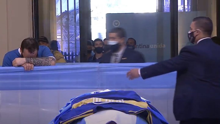 Τι θα γίνει φέτος με τα Χριστουγεννιάτικα δέντρα;