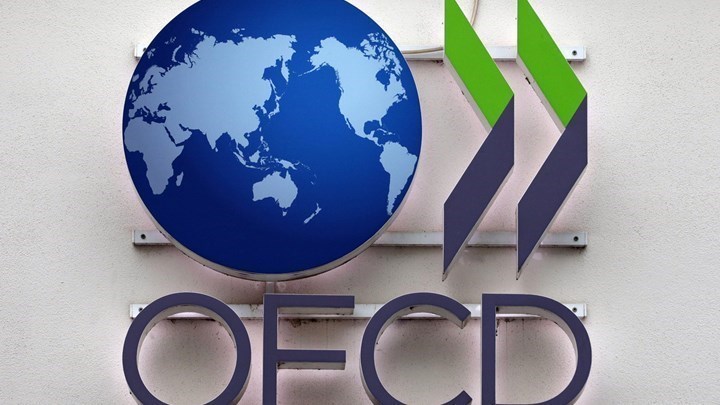 Σε συντάξεις 6 στα 10 ευρώ των κοινωνικών δαπανών