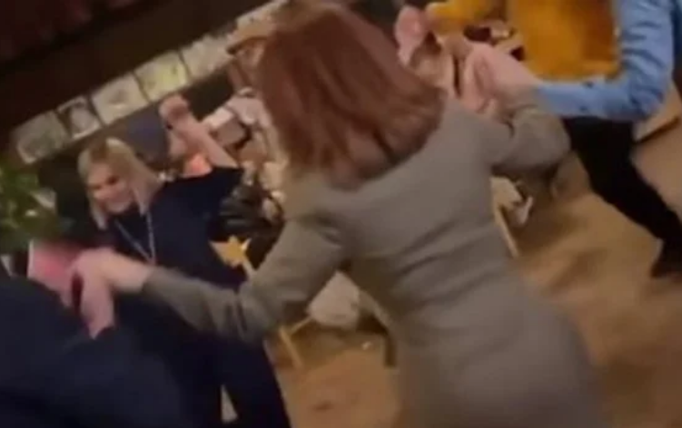 Ο πρόεδρος της Αλβανίας πήγε σε κορωνοπάρτι