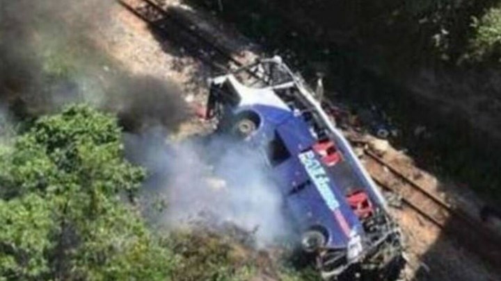Βραζιλία:16 νεκροί από πτώση λεωφορείου