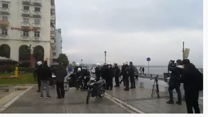 Επέτειος Γρηγορόπουλου: "Κρυφτό" ανάμεσα σε διαδηλωτές και αστυνομία στη Θεσσαλονίκη