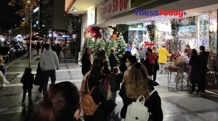 Θεσσαλονίκη: Ουρές σε κατάστημα με χριστουγεννιάτικα
