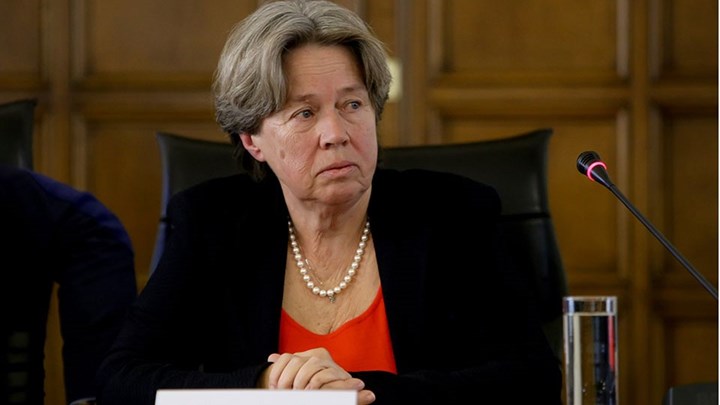 Λινού: Μεγάλος κίνδυνος διασποράς στα κομμωτήρια
