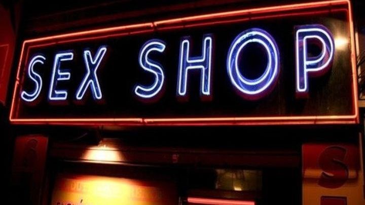 Ξεπουλάνε τα sex shop στη Θεσσαλονίκη!!!