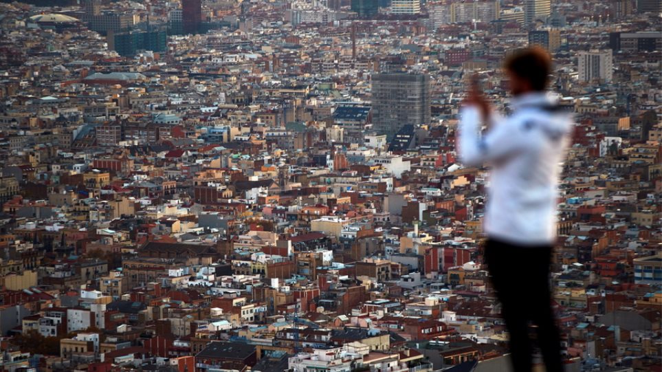 Ισπανία: Μέχρι 10 άτομα στα πάρτι των Χριστουγέννων και της Πρωτοχρονιάς
