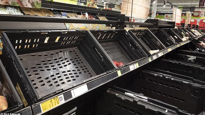 Μεγάλη Βρετανία: Φόβοι για χάος στην τροφοδοσία - Αδειάζουν τα ράφια στα σουπερμάρκετ