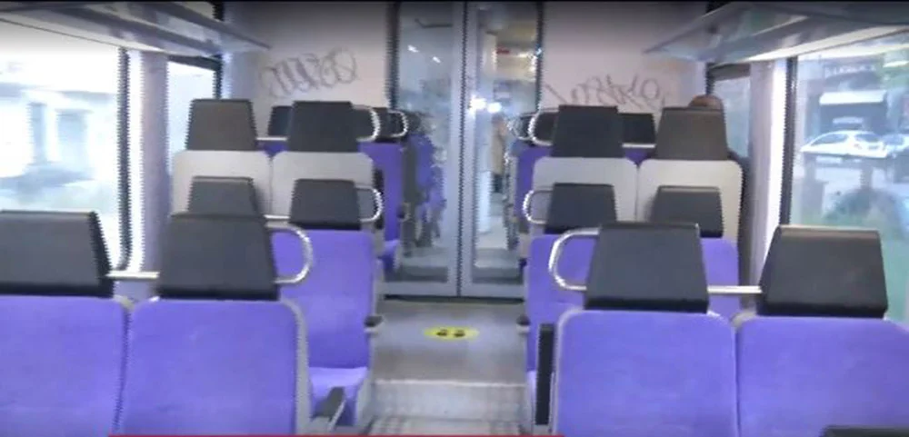 «Μουδιασμένοι» οι επιβάτες του Προαστιακού κατά την επανεκκίνηση – Επιλέγουν τα πίσω βαγόνια