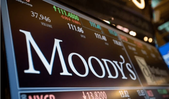 Σφοδρό χτύπημα στις ΗΠΑ από την Moody’s: Υποβάθμισε την προοπτική του τραπεζικού συστήματος!
