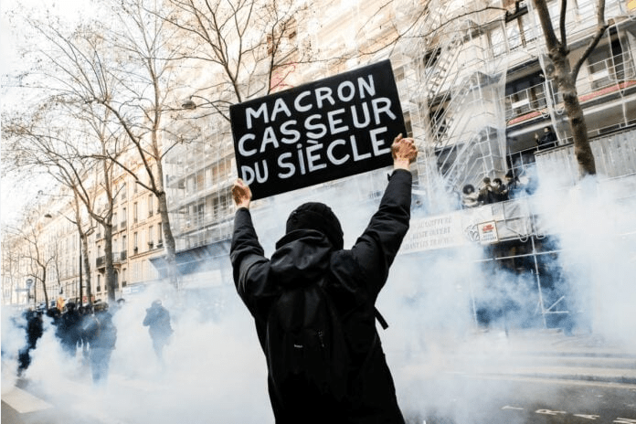 Γαλλία: Kατατέθηκαν από την αντιπολίτευση οι προτάσεις μομφής κατά της κυβέρνησης Μακρόν