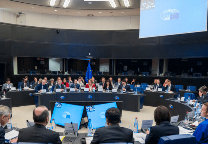 Αγκάθι η φορόλογηση των ευρωβουλευτών- Μόνο 5 πλήρωναν φόρο για τις αποζημιώσεις