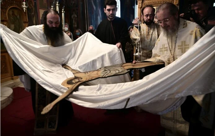 Με κατάνυξη η κορύφωση του Θείου Δράματος σε όλη την Ελλάδα