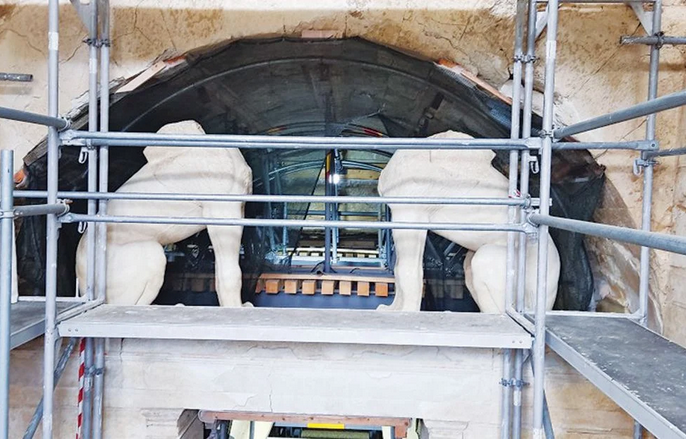 Περπατώντας μέσα στον Τύμβο Καστά…