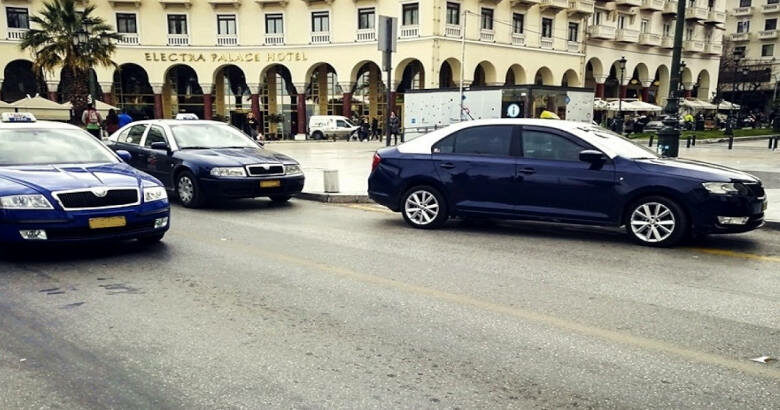 Οργή από τους ταξιτζήδες στην Θεσσαλονίκη: Γίνονται δρομολόγια με ιδιωτικά ΙΧ!