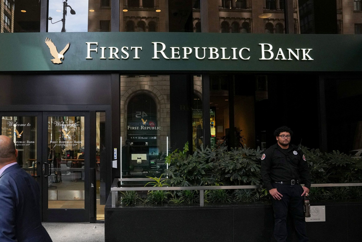 Κατέρρευσε και η First Republic Bank! – Η τρίτη αμερικανική τράπεζα σε δύο μήνες!