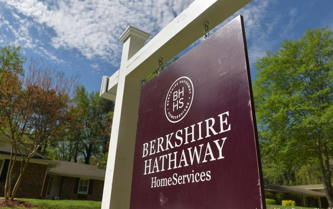 Berkshire Hathaway: «Έρχεται η τέλεια καταιγίδα στις τράπεζες – Θα σκάσουν κακά δάνεια και η φούσκα των ακινήτων»