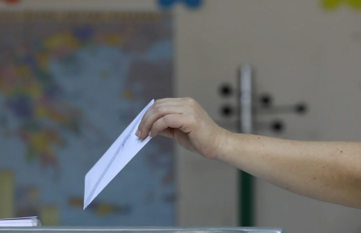 Νέα δημοσκόπηση: Η διαφορά ΝΔ-ΣΥΡΙΖΑ – Πώς κατανέμονται οι έδρες