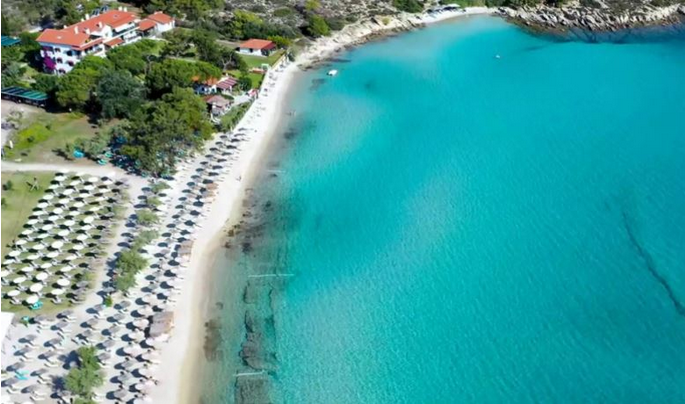 Αυτές είναι οι 617 παραλίες που πήραν «γαλάζια σημαία» – Ολόκληρη η λίστα