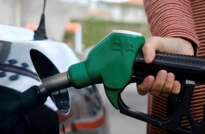 Καύσιμα: Τέσσερα στα 100 γεμίσματα του ρεζερβουάρ είναι με νοθευμένη βενζίνη – Τι δείχνουν οι έλεγχοι [πίνακες]