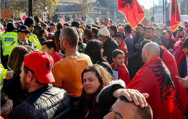 Βρετανία: «Μην έρχεστε» διαμηνύει στους επίδοξους Αλβανούς μετανάστες