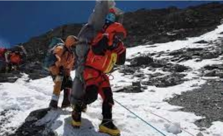 Έβερεστ: Διάσωση ορειβάτη στη «ζώνη του θανάτου» - Δείτε το βίντεο