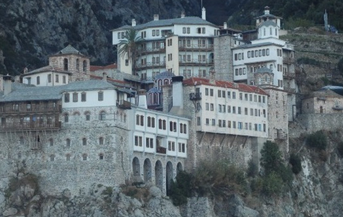 «Νίκη»: 12 ρωσικά εμβάσματα στις Μονές του Αγίου Όρους που την στήριξαν