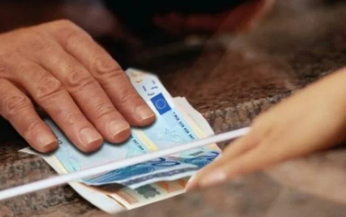 Τράπεζες: Νέες δικαιολογίες για την «ψαλίδα» στα επιτόκια δανείων – καταθέσεων