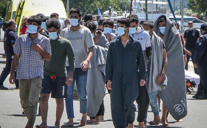 Ναυάγιο στην Πύλο: Τι λένε οι διασωθέντες – «Το εσωτερικό του πλοίου ήταν γεμάτο», σύμφωνα με το λιμενικό