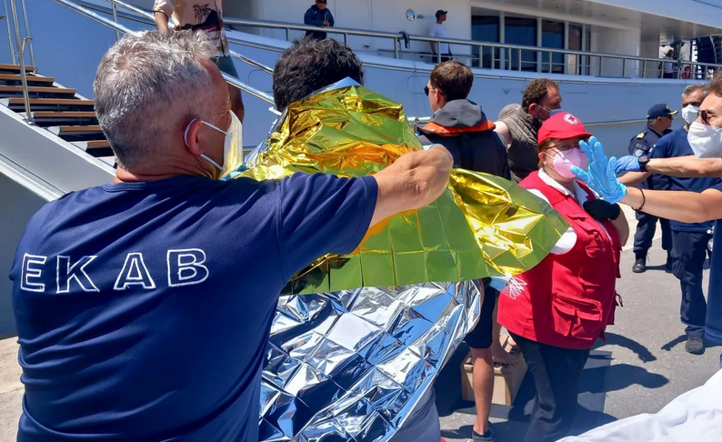 Τι μεταδίδουν τα διεθνή ΜΜΕ για το τραγικό ναυάγιο στην Πύλο
