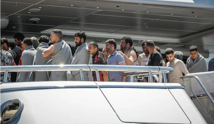 Aνακρίνεται ο καπετάνιος του βυθισμένου δουλεμπορικού και 8 φερόμενοι διακινητές