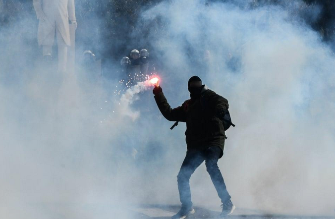 «Οδομαχίες» στο Σύνταγμα μετά την πορεία διαμαρτυρίας για το πολύνεκρο Ναυάγιο στην Πύλο