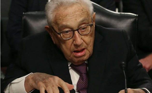 Χένρι Κίσινγκερ: Ο Πούτιν δεν θα επιβιώσει πολιτικά «αν τελειώσει σωστά ο πόλεμος»
