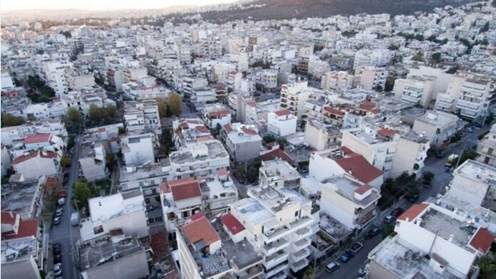 Ακίνητα: Οι ξένοι αγοράζουν και οι Έλληνες παρατηρούν…