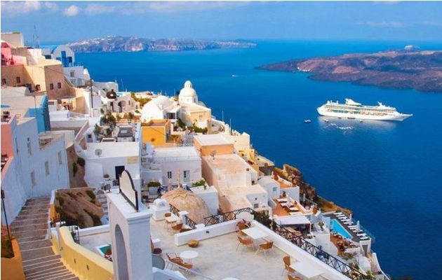Καθίζηση του τουρισμού τον Ιούνιο – Η αισχροκέρδεια κι ο υπερτουρισμός τον έριξαν έως και 40%
