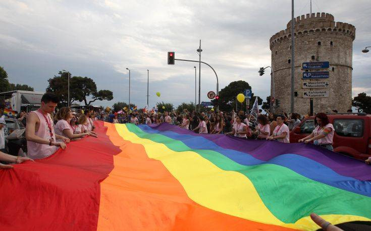 Thessaloniki Pride 2023: Χιλιάδες κόσμου στους δρόμους στέλνουν το μήνυμα «Ανήκω σε Εμένα» – Τύμπανα, σημαίες, μουσικές και χρώματα