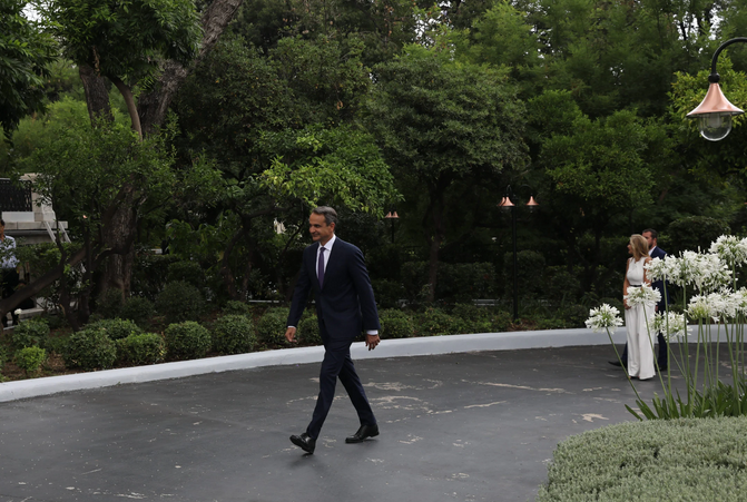 ΑΠΕΥΘΕΙΑΣ – Η ορκωμοσία της νέας κυβέρνησης – Οι αφίξεις στο Προεδρικό Μέγαρο