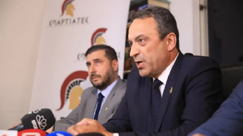 «Σπαρτιάτες»: Οι προκλητικές αναρτήσεις του Βασίλη Στίγκα – Επιτίθεται κατά πάντων