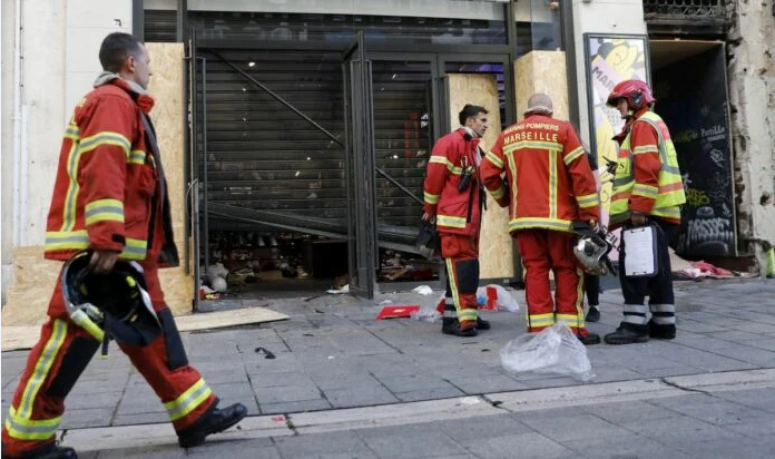 Μαρτυρία-σοκ για τη δολοφονία του 17χρονου στη Γαλλία: «Ο αστυνομικός είπε πυροβολήστε τον»