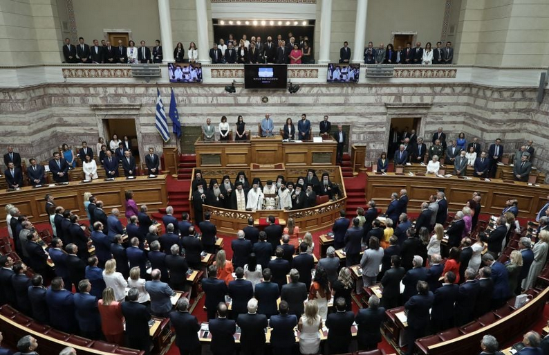 Ορκωμοσία νέας Βουλής: Τα «πηγαδάκια», οι selfies και η πρώτη εμφάνιση του Αλέξη Τσίπρα μετά την παραίτηση