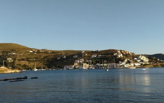 Η ελεύθερη πτώση στον τουρισμό και η θεία δίκη για τους ψευτο-επιχειρηματίες