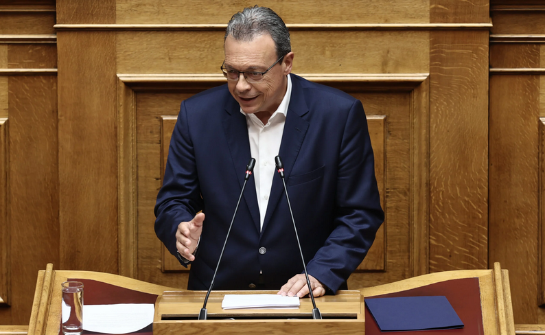 Φάμελλος: Ο ΣΥΡΙΖΑ είναι το πραγματικό εμπόδιο στα σχέδια της κυβέρνησης – Market pass και youth pass είναι μέτρα αποδοχής της ακρίβειας