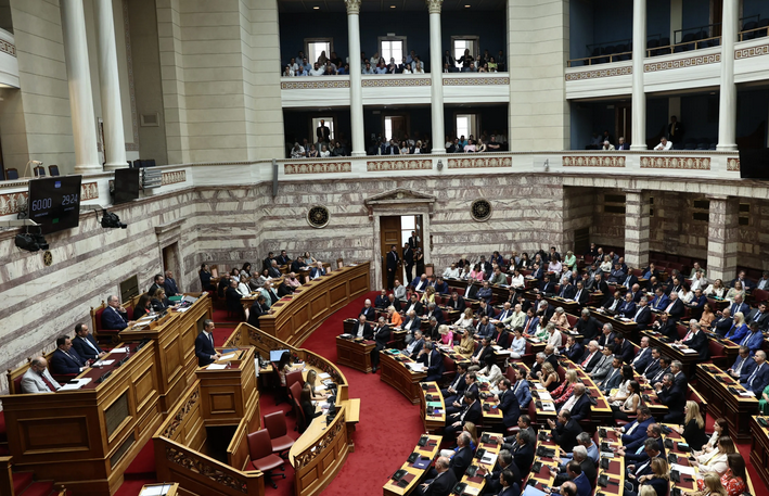 Βουλή: Κριτική από ΣΥΡΙΖΑ, ΠΑΣΟΚ, Πλεύση Ελευθερίας για την κατάσταση στην Υγεία
