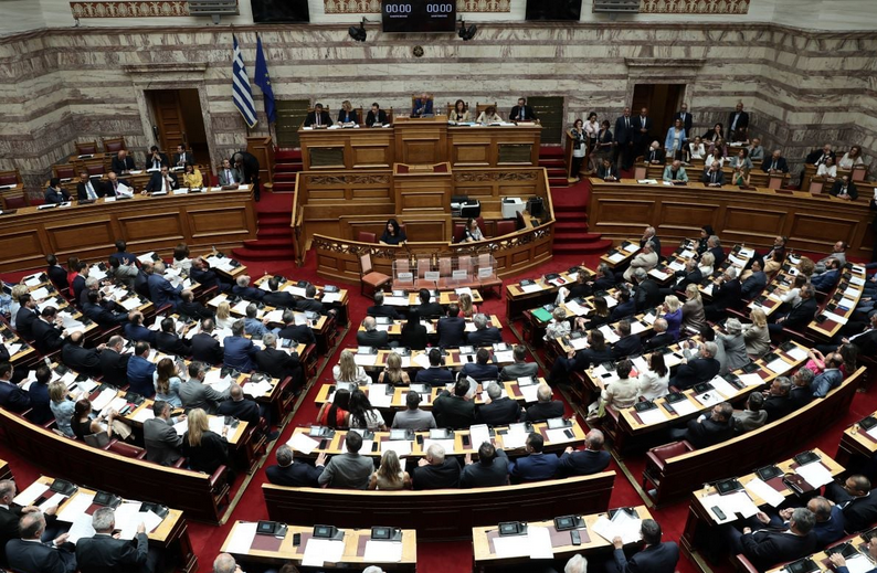 Λεφτά υπάρχουν για τους βουλευτές – Tα προνόμια, οι αποζημιώσεις και οι παροχές για τους «300»