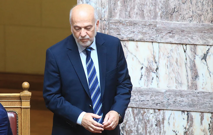 Μεγαλοπρεπές άδειασμα του Μαξίμου στον Γιώργο Φλωρίδη για το ακαταδίωκτο των τραπεζιτών