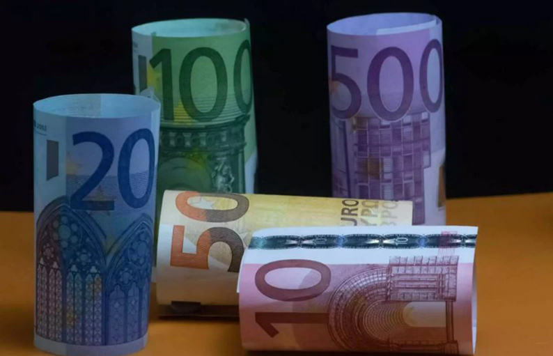 Έρχονται εκπτωτικά «κουπόνια» από τον Αύγουστο – Τα μέτρα στο νέο νομοσχέδιο του Χατζηδάκη