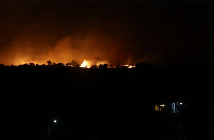 Νύχτα αγωνίας για την Πάρνηθα από το πύρινο μέτωπο στα Δερβενοχώρια